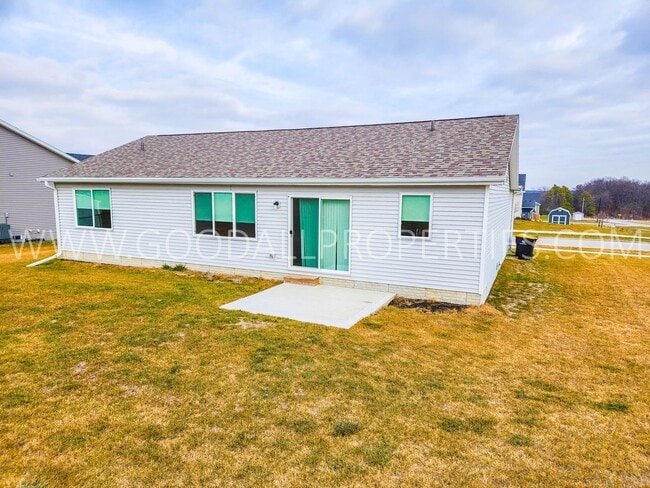 Building Photo - 4 Bed 2.5 bath Ranch with Finished Basement!