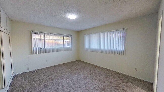 Building Photo - Lease listing - Pasadena Ave