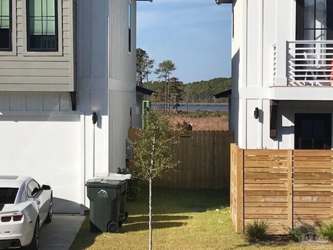 Building Photo - 13833 Red Drum Ct