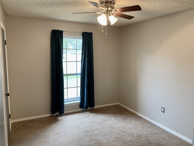 Building Photo - 9914 El Chaco Dr