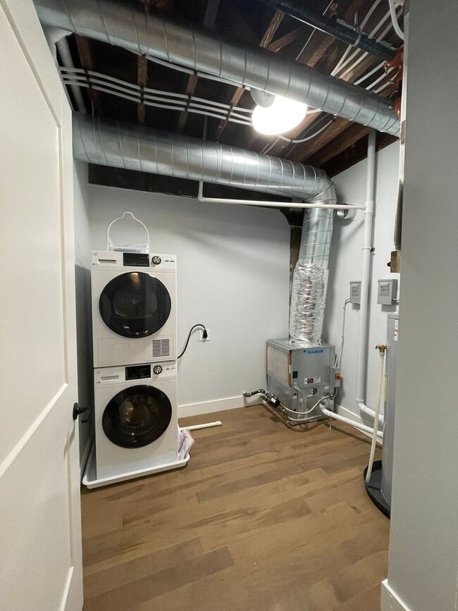 Building Photo - 1 Bedroom 1 Bath Apartment - Downtown Utic...