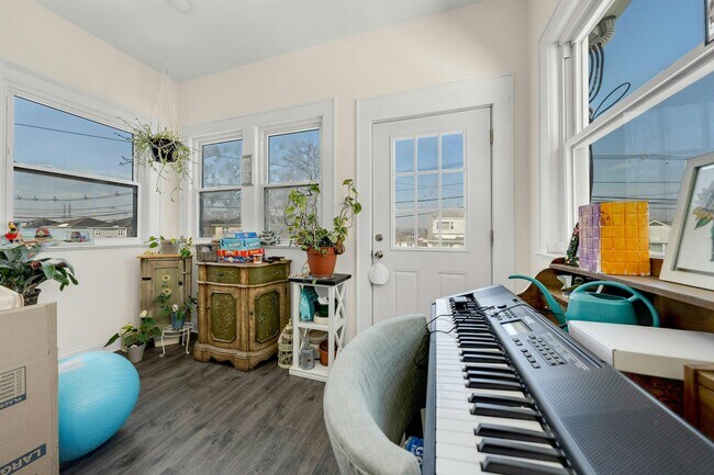 Building Photo - 632 Chase Ave