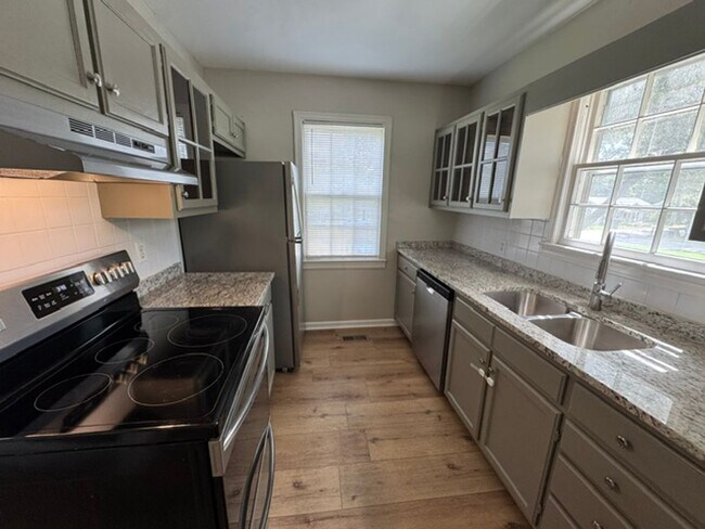 Building Photo - 245 Beechwood Cir