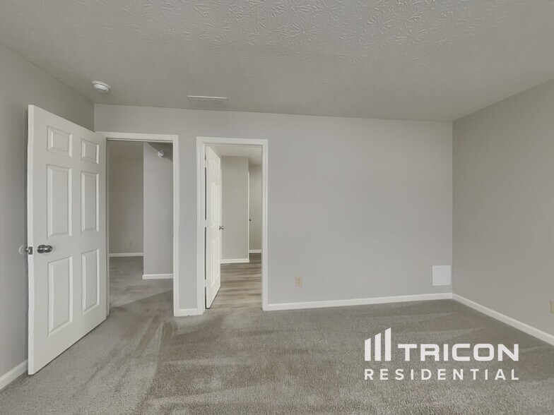 Building Photo - 910 S Shore Ct