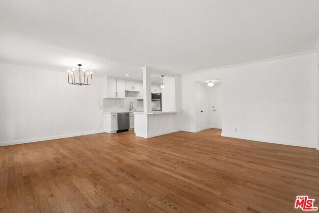 Building Photo - 7270 Hillside Ave