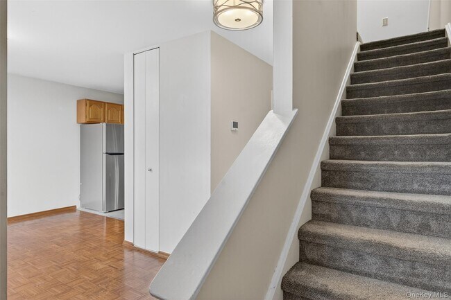 Building Photo - 8 Knightsbridge