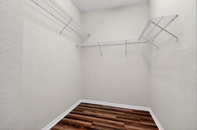 Building Photo - 2833 Troubadour St
