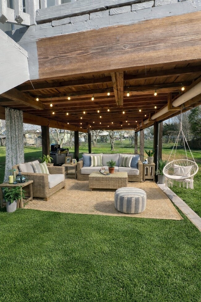 Building Photo - 327 17th St