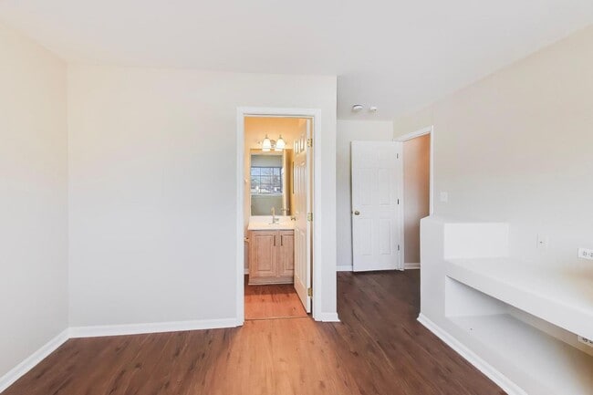 Building Photo - 3357 Ravinia Cir