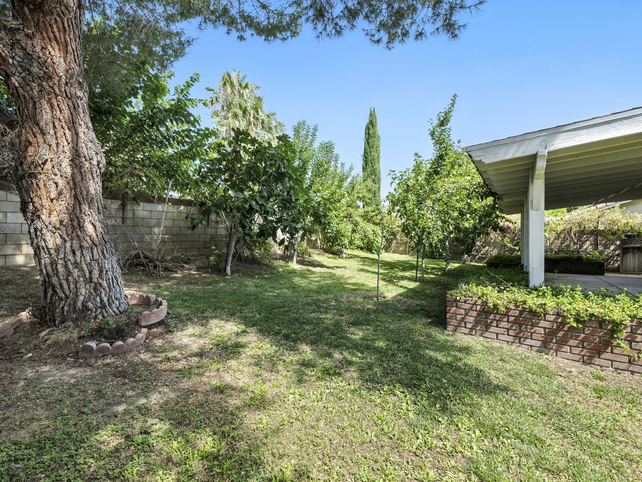 Building Photo - 44131 Sunmist Ct