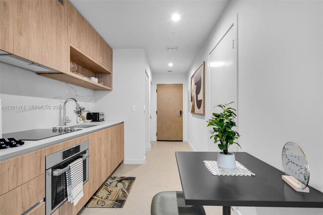 Building Photo - 11 NE 6th St