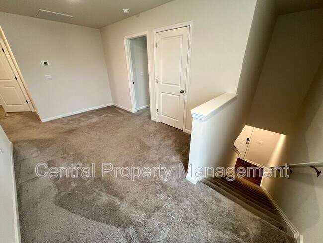 Building Photo - 534 Evaleigh St