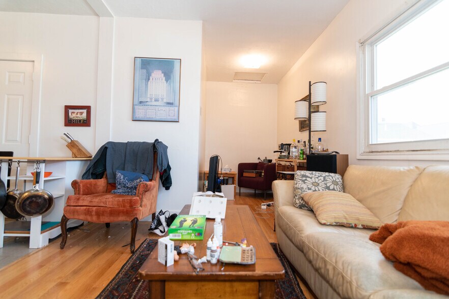 Building Photo - 25 Ashford St