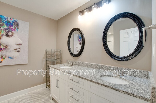 Building Photo - 805 Rison Ave NE