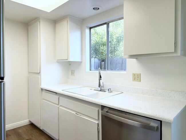 Building Photo - 2140 Via Camino Verde