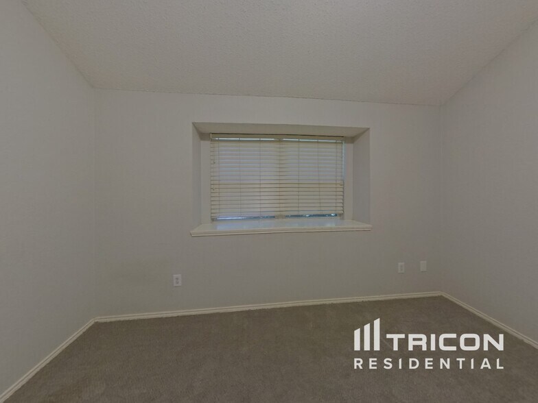 Building Photo - 7015 Escondido Dr