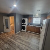 Building Photo - 611 S Willow Ave