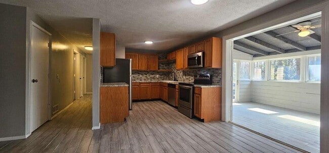 Building Photo - 6131 Rockbridge Rd SW