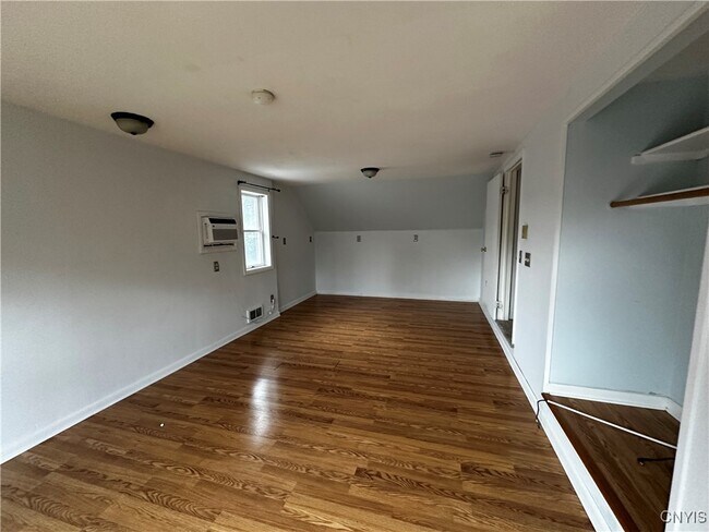 Building Photo - 1411 Lancaster Ave