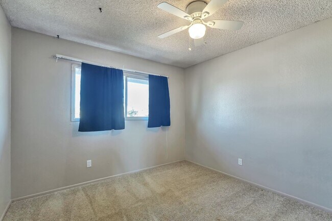 Building Photo - 3511 S Alder Dr
