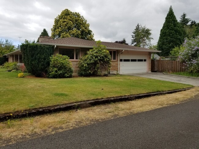 Building Photo - 606 Percival St SW