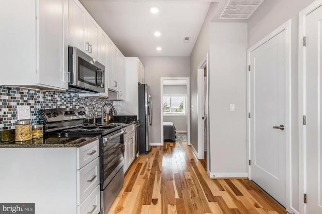 Kitchen - 1247 Penn St NE