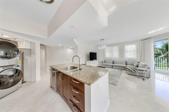 Building Photo - 20000 E Country Club Dr
