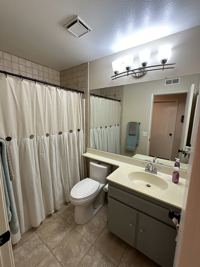 Guest Bathroom 2 - 26030 Fox Run Ct