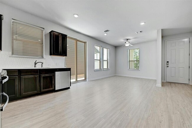 Building Photo - 8004 Lennon Dr