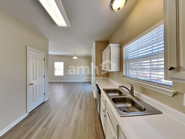 Building Photo - 2300 Devonshire Dr