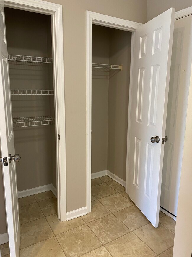 Building Photo - 4212 Sweetwater Blvd