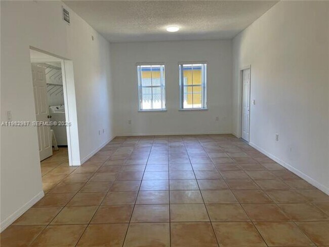 Building Photo - 3421 SW 25th St