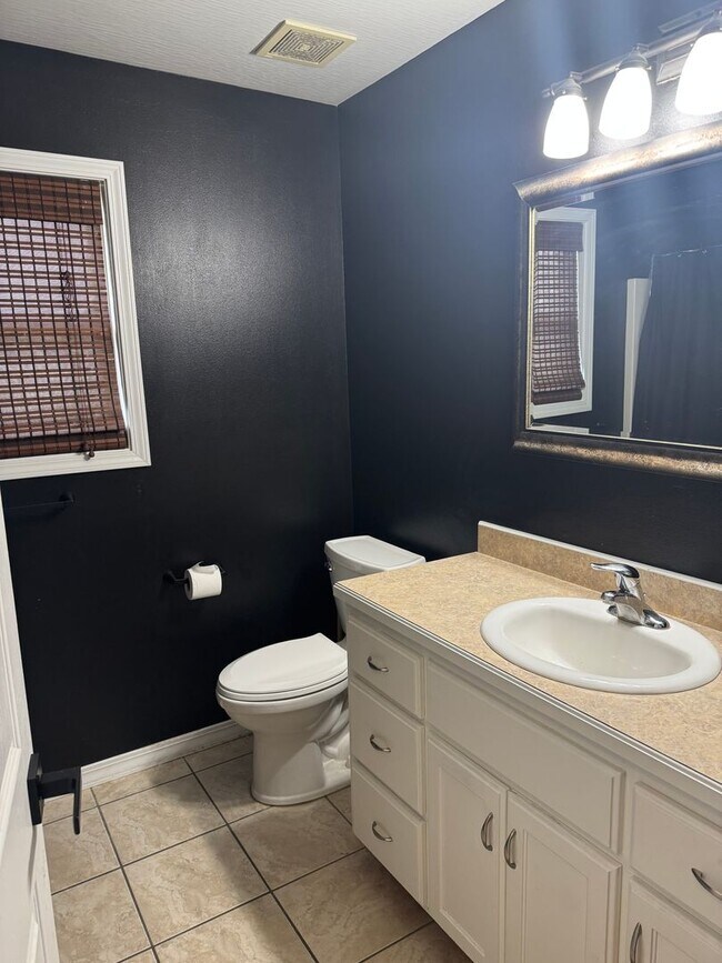 Building Photo - 5 Bedroom | 3 Bathroom | 3 Car Garage | Wa...