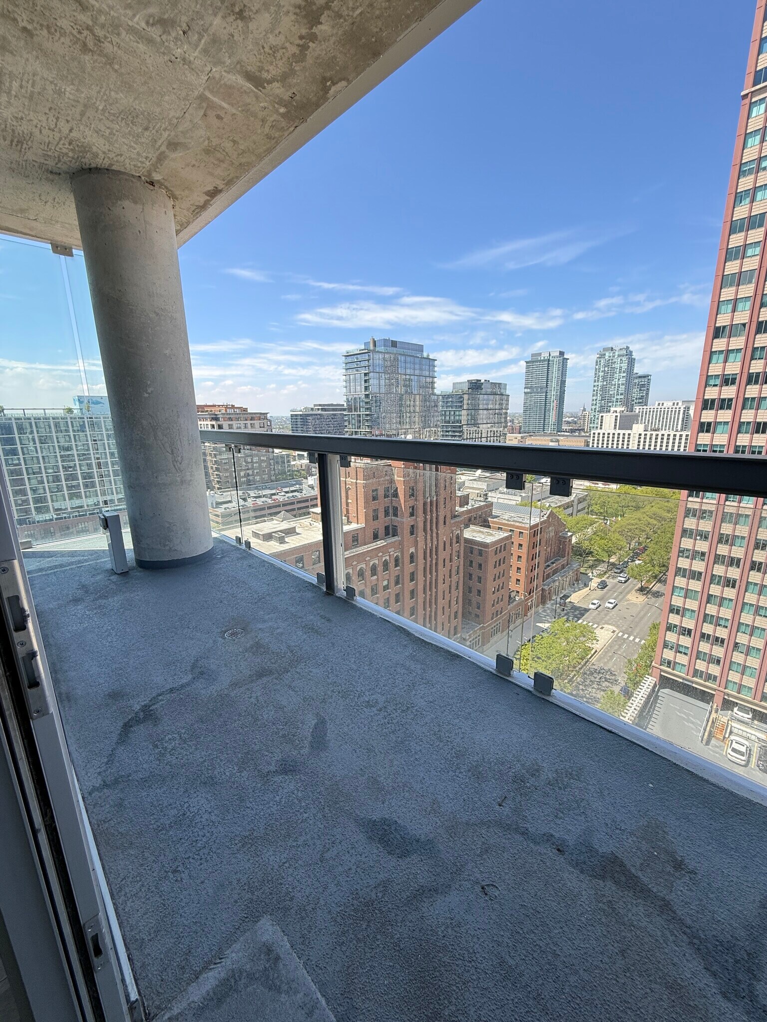 Building Photo - 855 N La Salle Dr