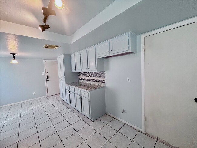 Building Photo - 18519 Sweetjasmine Ln
