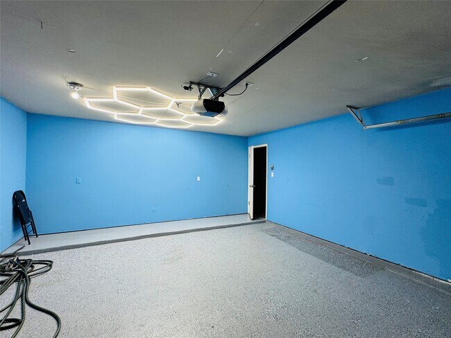 Building Photo - 9110 Regents Cove Ct
