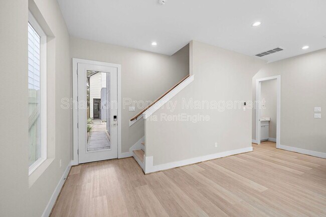 Building Photo - 28G Bucan St