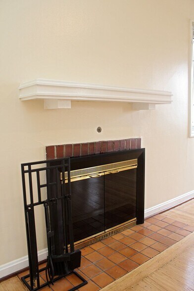 Building Photo - 2356-2366 SW Cactus Dr