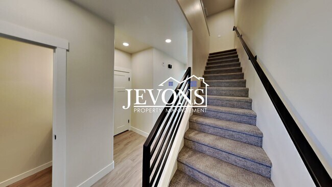 Building Photo - 413 S 97th Ave