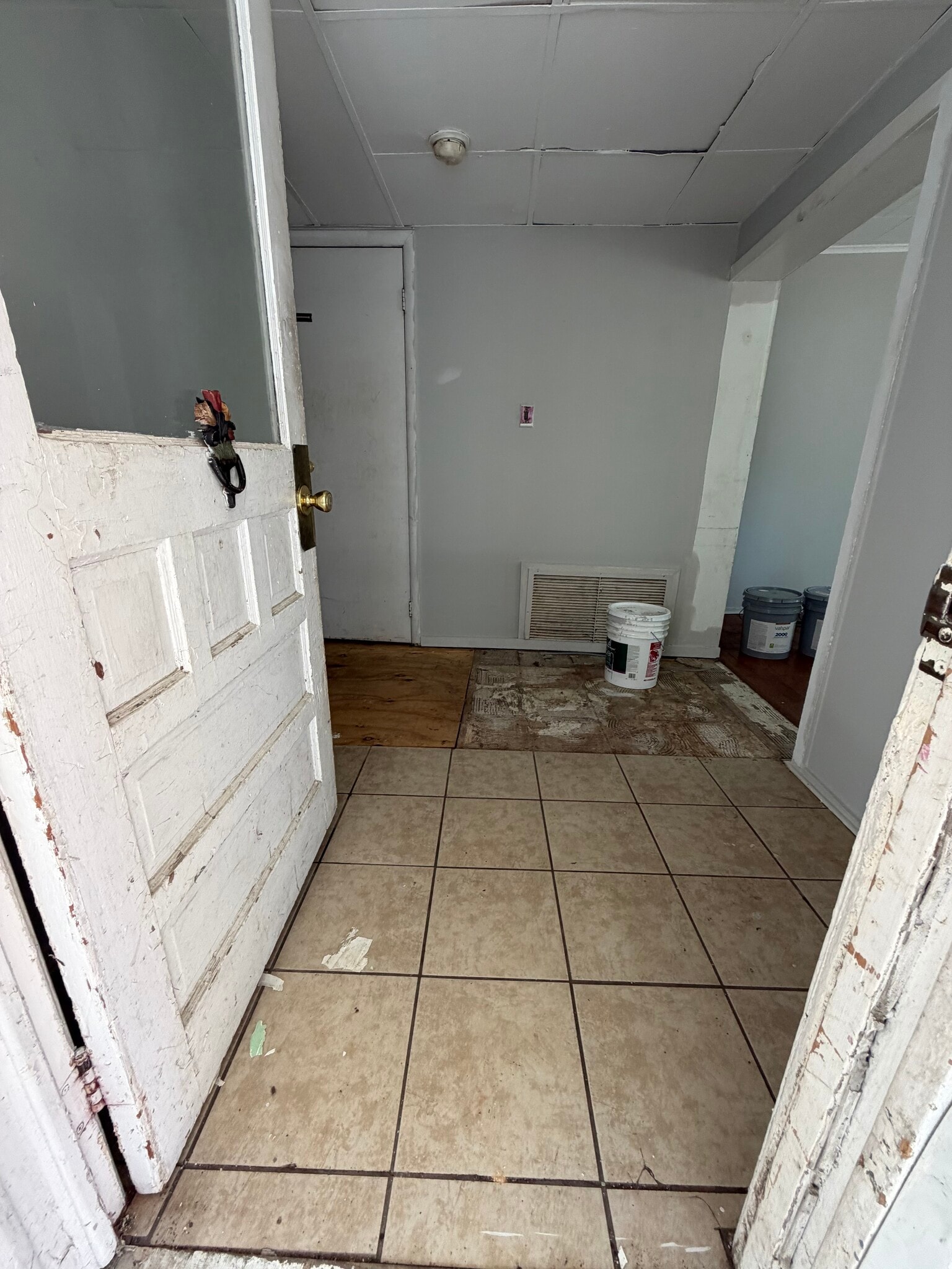 Entry Way - 41 Derby St