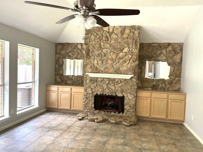 Building Photo - 4219 Hermitage Hollow Ln