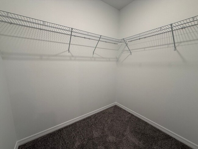 Building Photo - Beautiful 3 bedroom 2 bathroom home