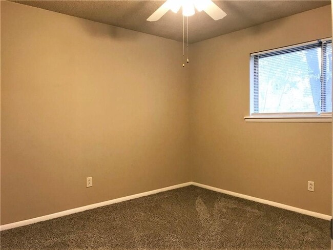 Building Photo - 1304 W Sunset Dr