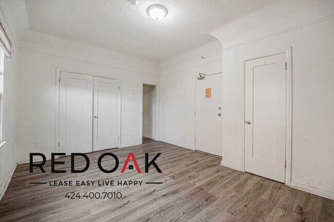 Building Photo - 746 S Coronado St