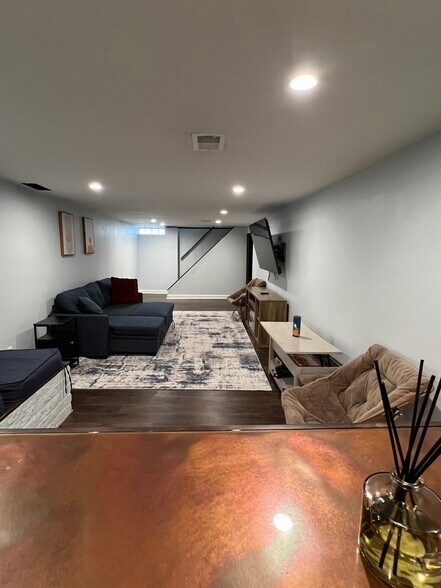 Building Photo - 541 N 109th St