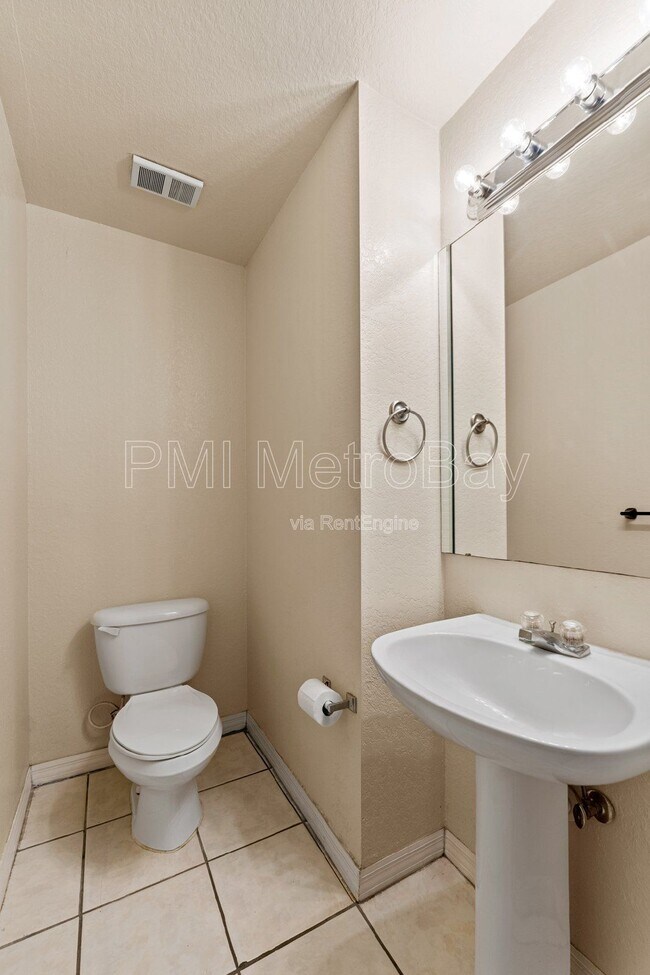 Building Photo - 5039 Sunridge Palms Dr