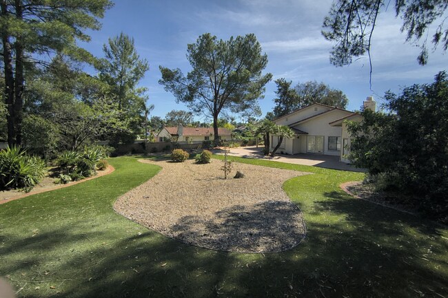 Building Photo - 462 Avenida Adobe