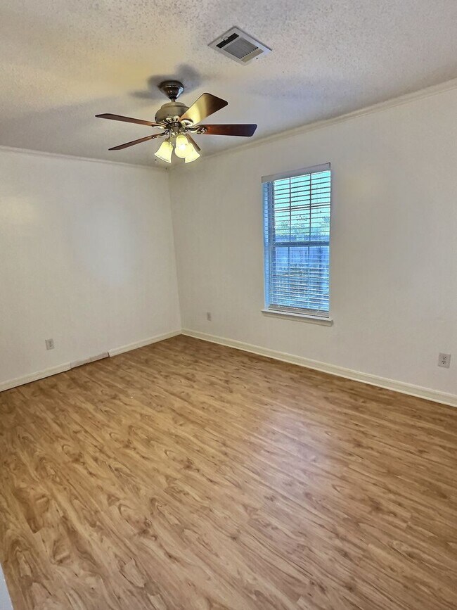 Building Photo - 3-bedroom 2-bathroom home in Vancleave, MS!