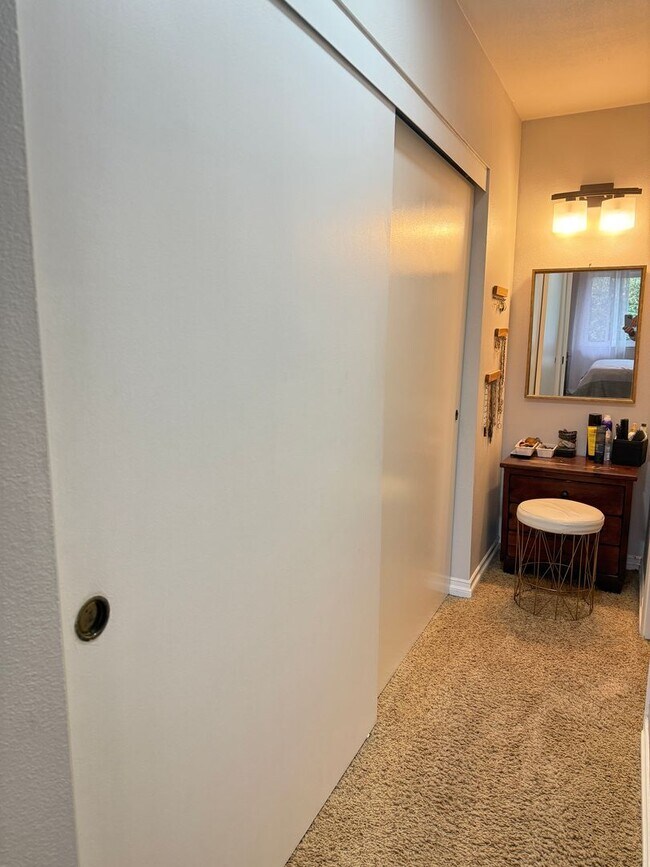 Building Photo - Spacious 4 bedroom condo backs to Westwood...