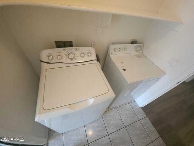 Building Photo - 1321 W Butler Dr